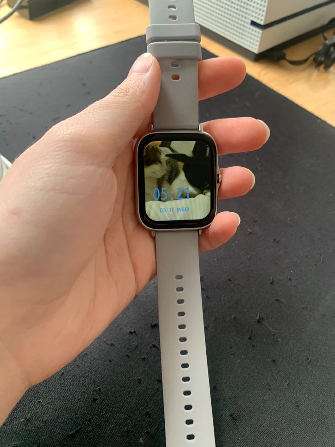 Smartwatch with Grey Band - photo 4