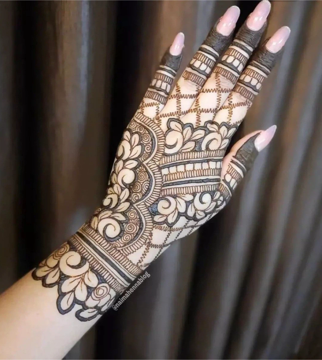 Intricate Henna Designs for Hands - photo 2