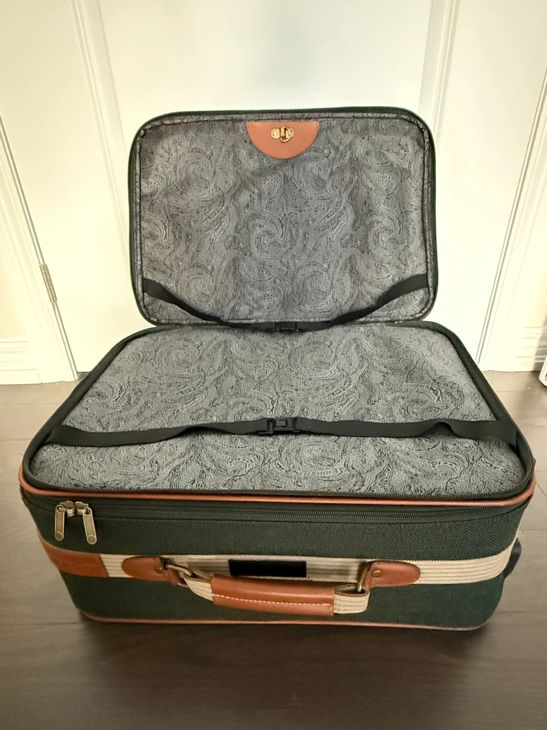 Eminent Luggage Carry-On Suitcase - photo 4