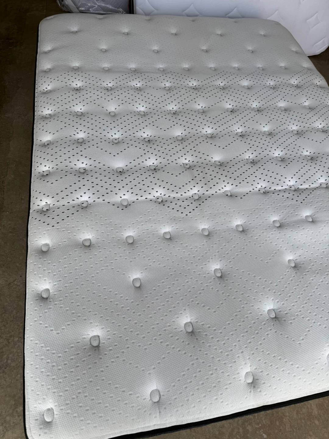 Sealy Posturepedic Plus Performance Hybrid queen Mattress
