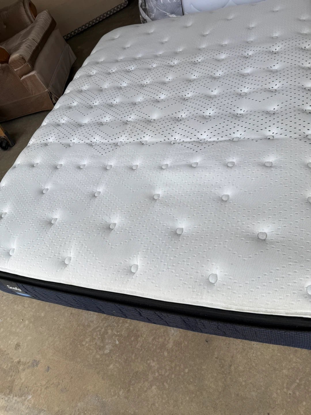 Sealy Posturepedic Plus Performance Hybrid queen Mattress - photo 2