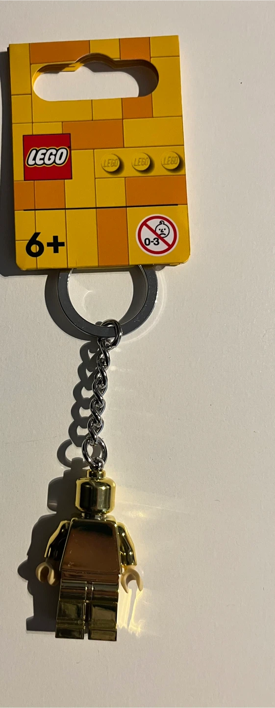 LEGO Gold Minifigure Keychain - photo 2