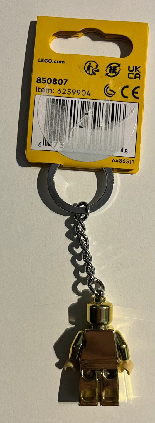 LEGO Gold Minifigure Keychain - photo 3