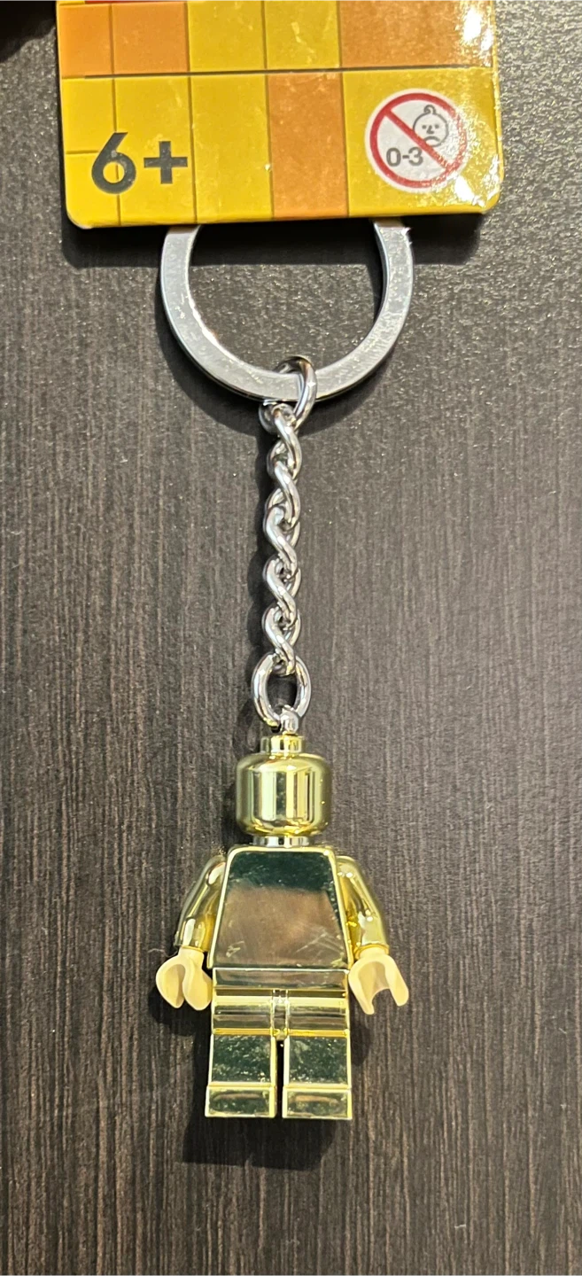 LEGO Gold Minifigure Keychain - photo 4