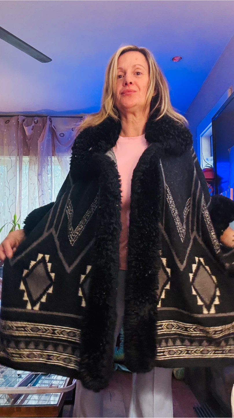 Woven Geometric Print Poncho with Faux Fur Trim - photo 3