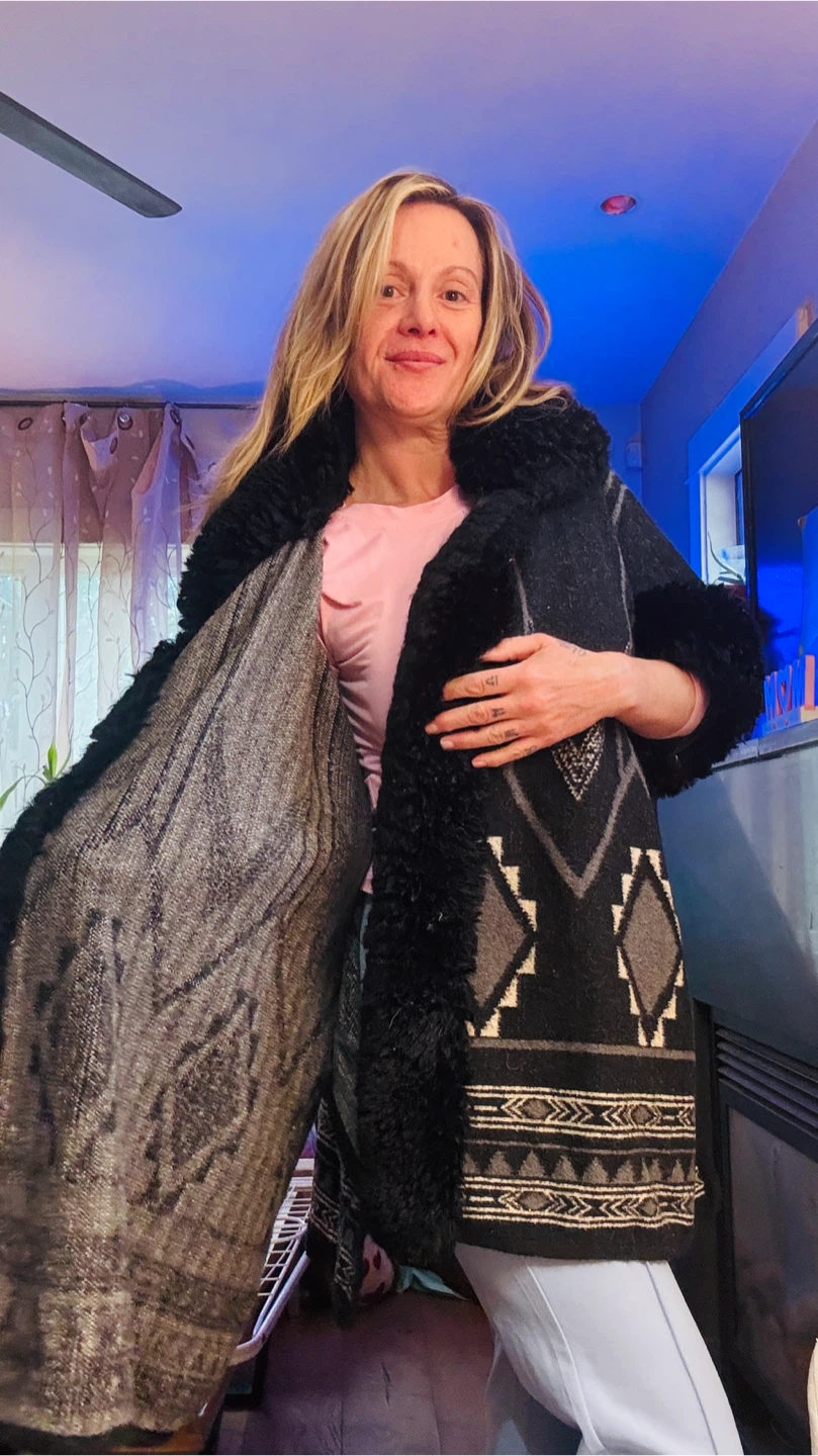 Woven Geometric Print Poncho with Faux Fur Trim - photo 2