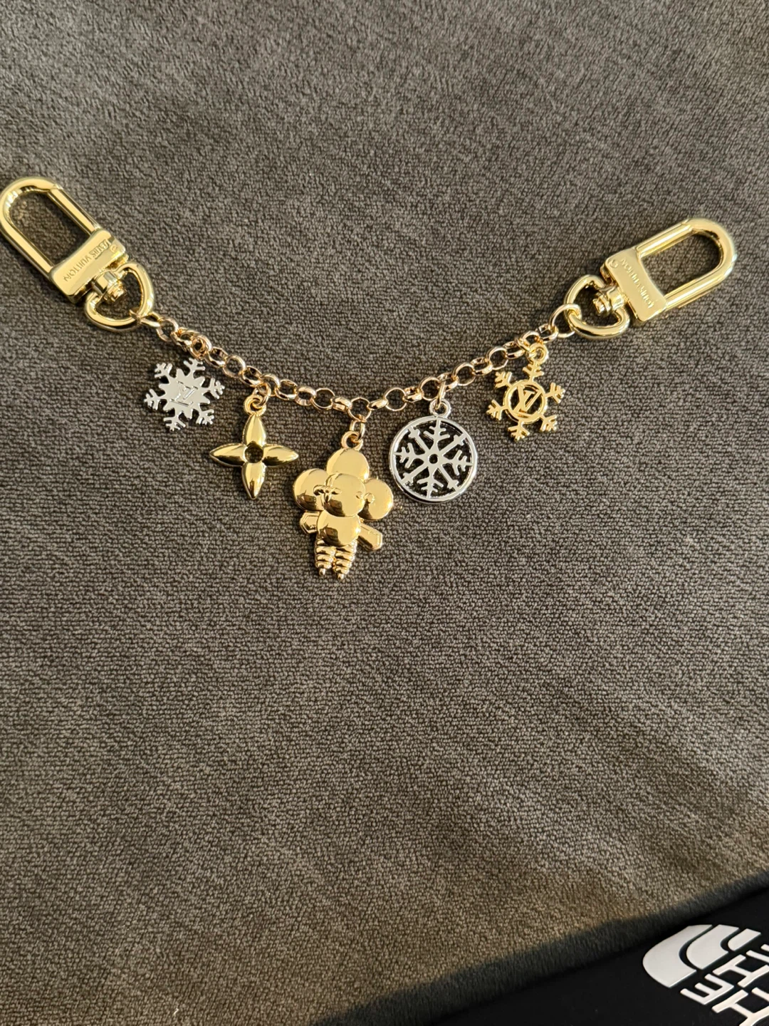 Louis Vuitton Snowman & Snowflake Charm Keychain - photo 3