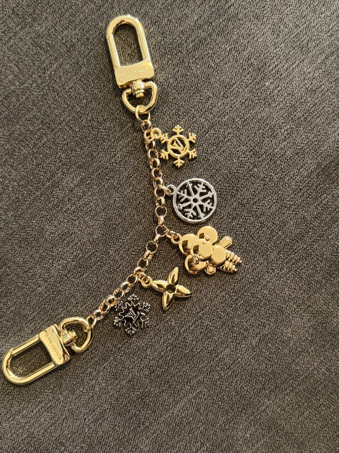 Louis Vuitton Snowman & Snowflake Charm Keychain - photo 4
