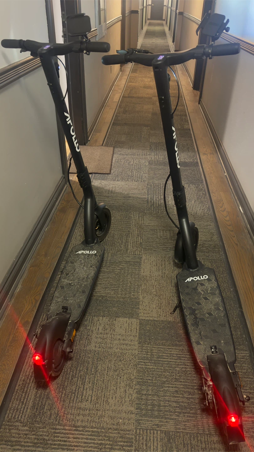 2x Apollo Electric Scooters - photo 3