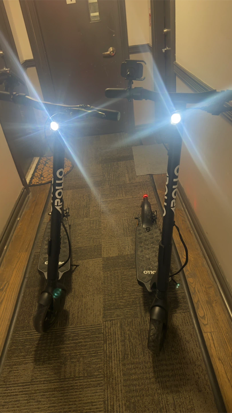 2x Apollo Electric Scooters - photo 4