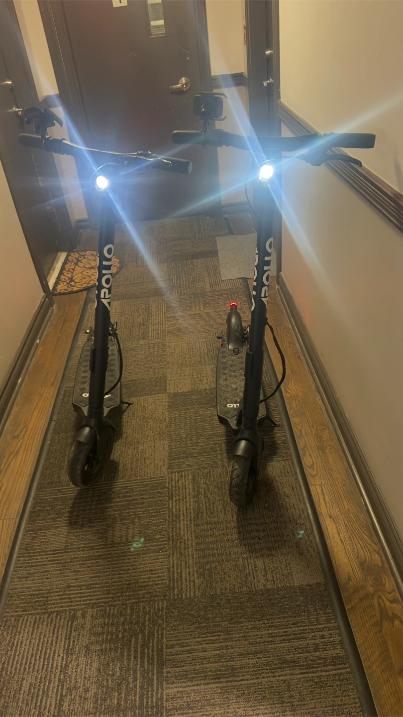 2x Apollo Electric Scooters - photo 5