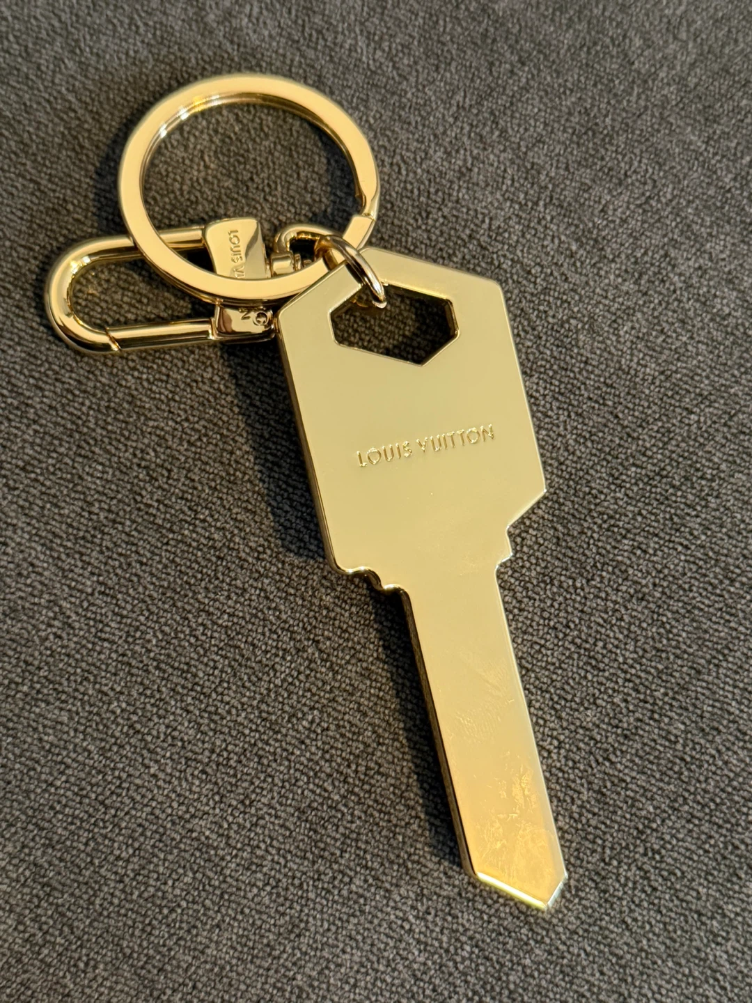 Louis Vuitton Key Charm Keychain Gold - photo 4
