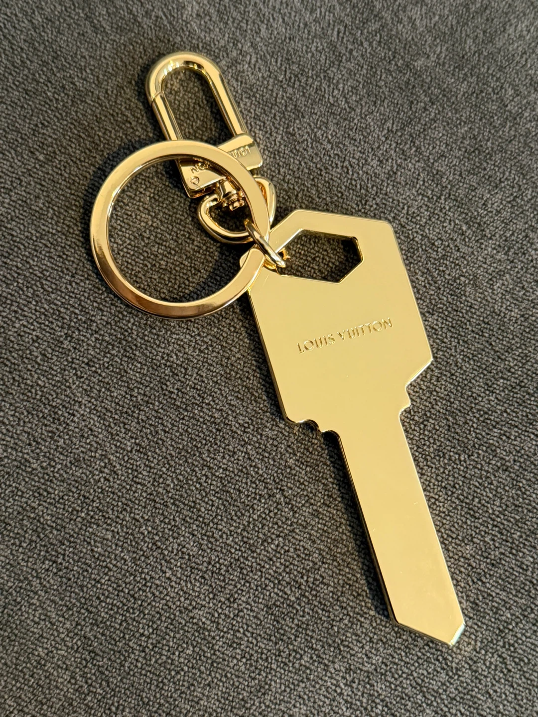 Louis Vuitton Key Charm Keychain Gold - photo 3