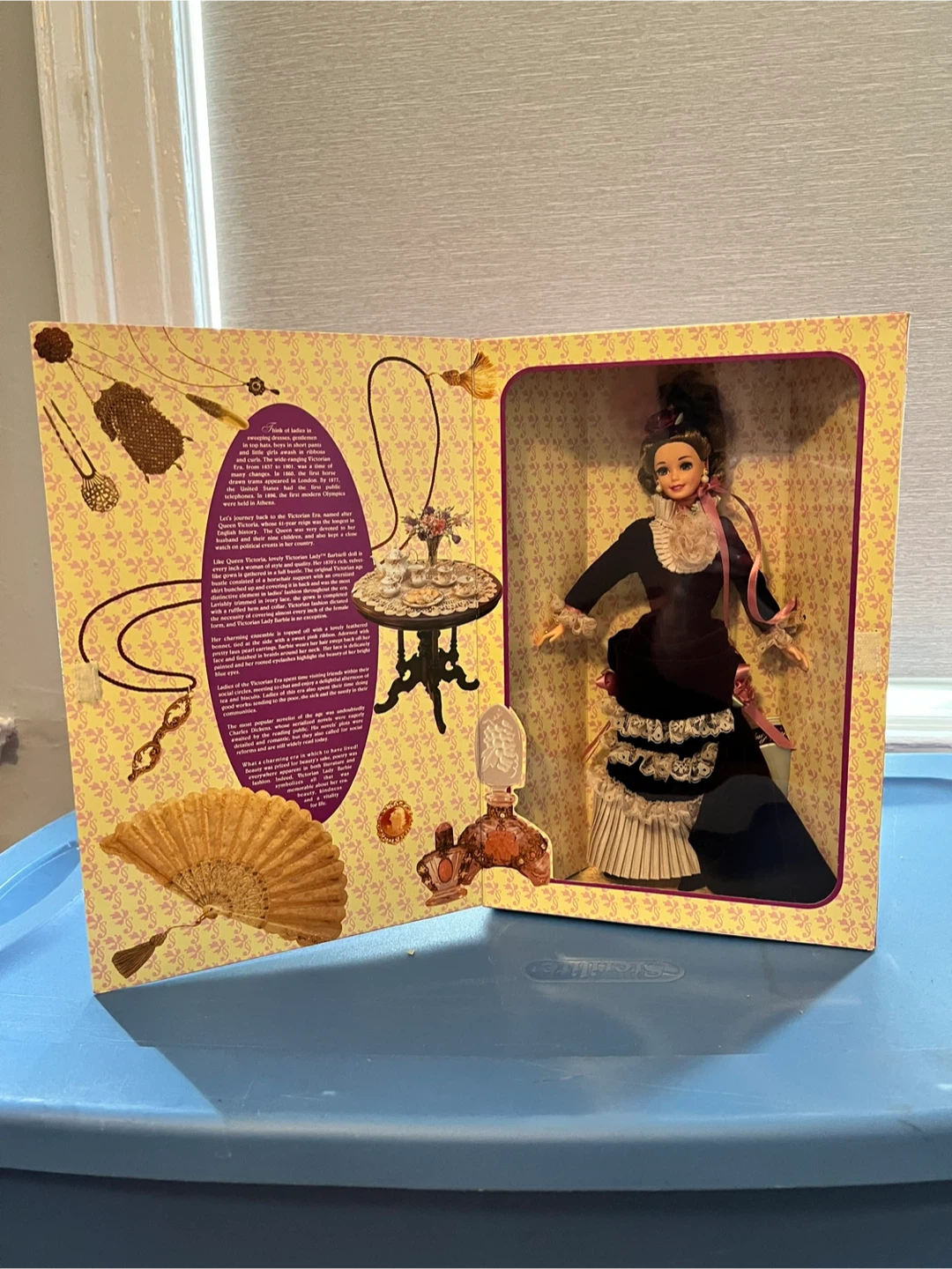 Victorian Lady Barbie Doll - photo 3
