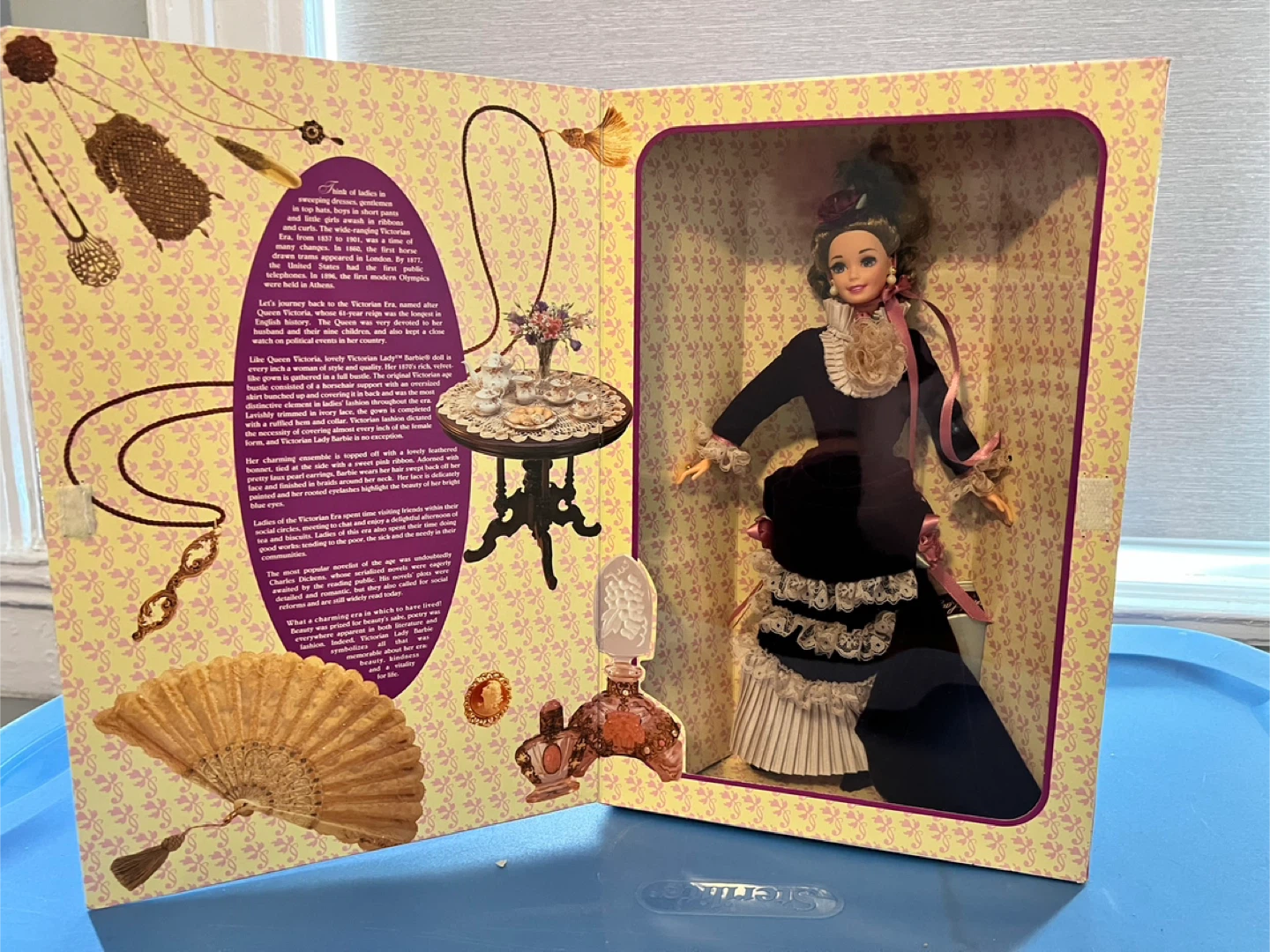 Victorian Lady Barbie Doll - photo 2