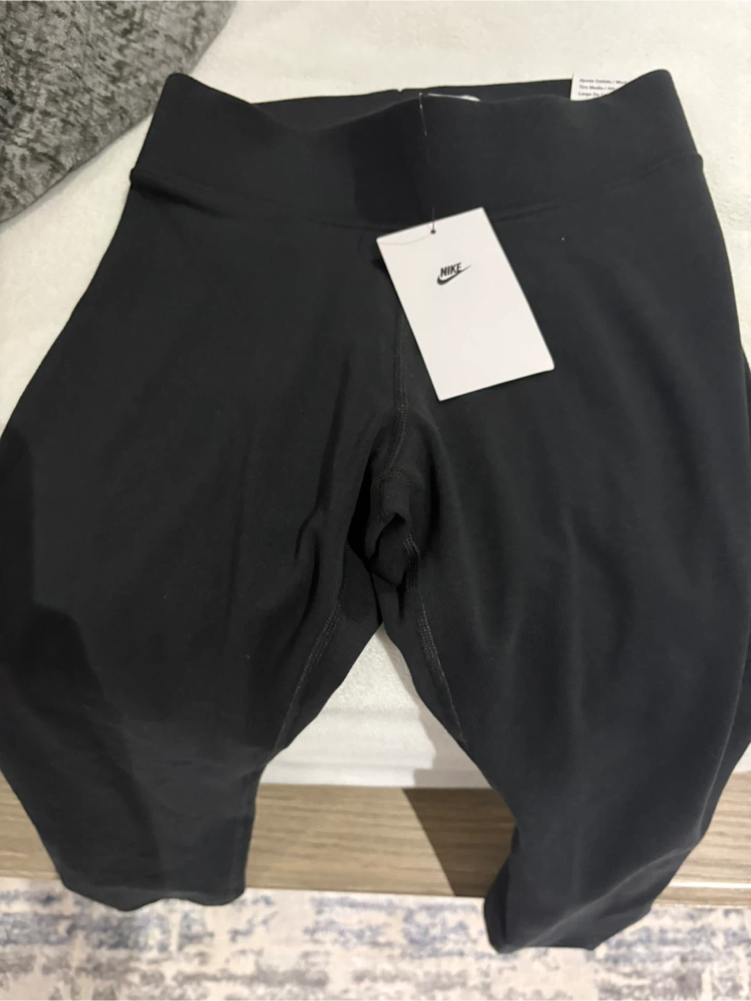 Nike Women's Black Tight Fit Mid Rise 7/8 Length Leggings