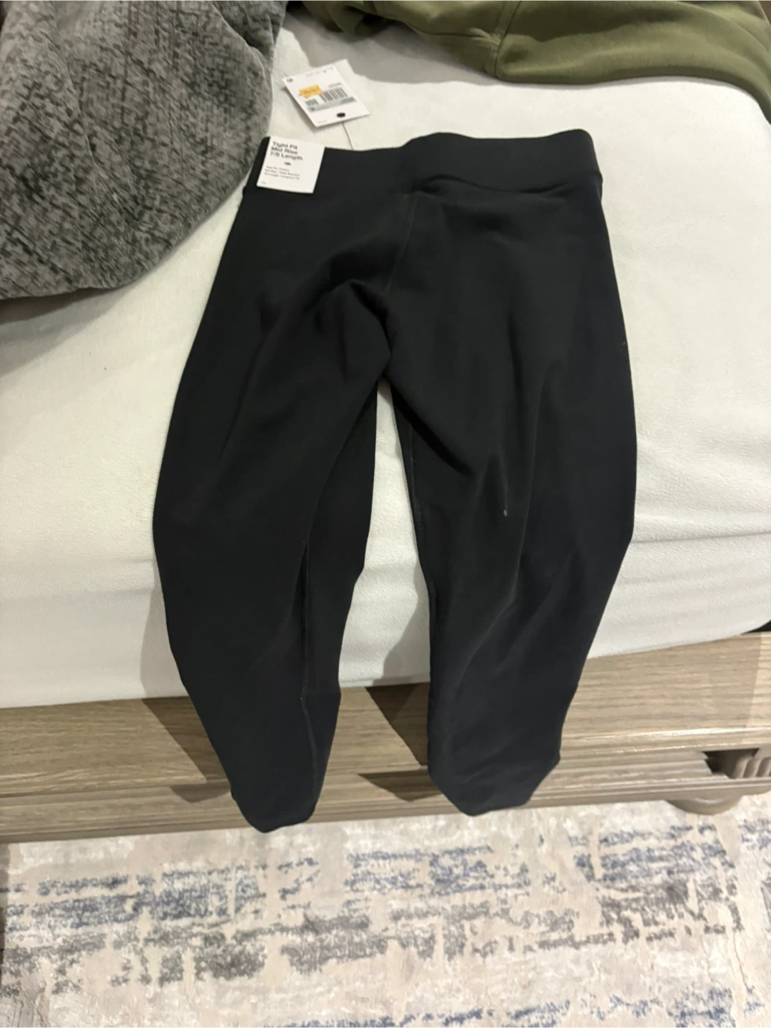 Nike Women's Black Tight Fit Mid Rise 7/8 Length Leggings - photo 3