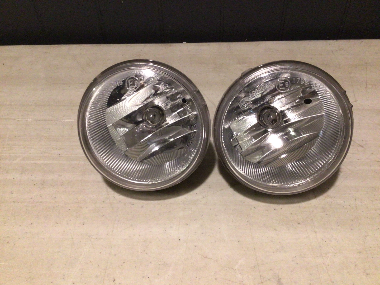 2 headlights