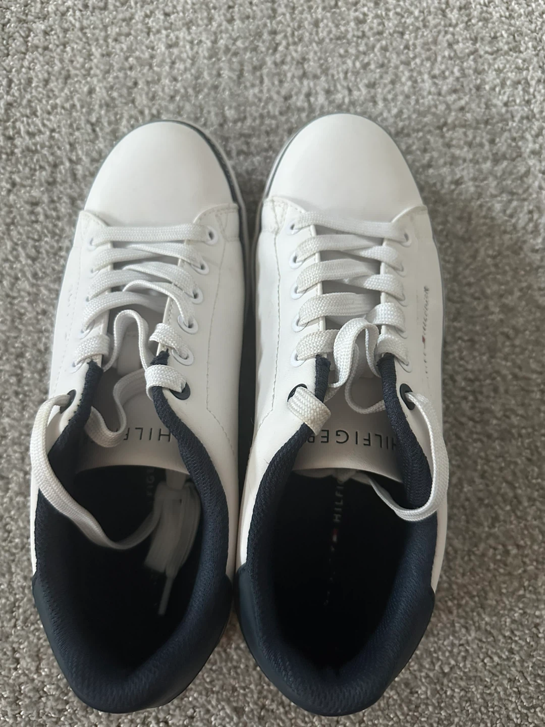 Tommy Hilfiger White Sneakers - US 7.5 / EUR 40