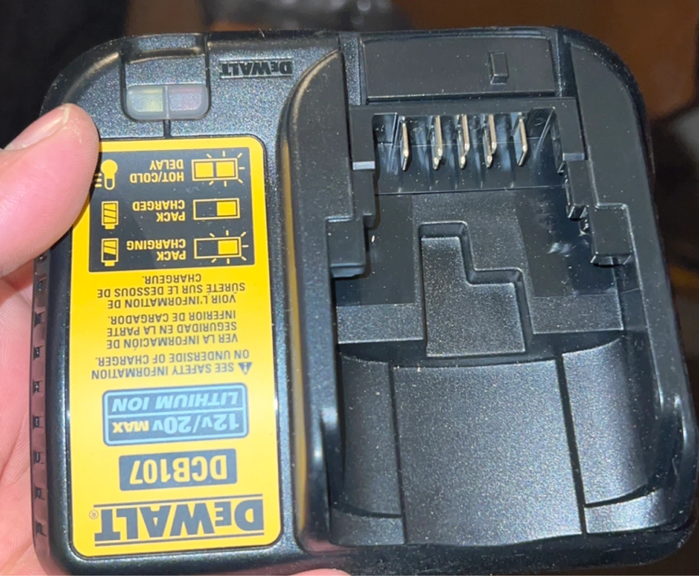 DeWalt DCB107 Lithium Ion Battery Charger - photo 2