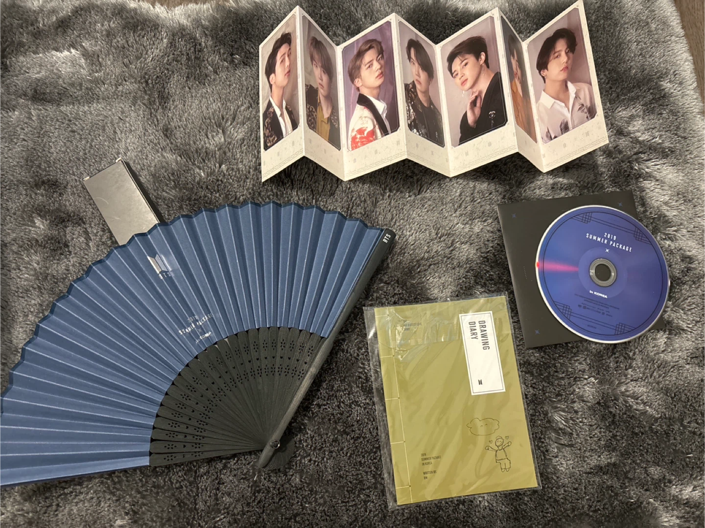 BTS 2019 Summer Package in Korea Photobook & DVD - photo 4