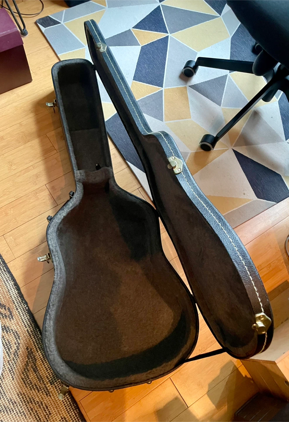 Guitar Case - Hard Shell - photo 2