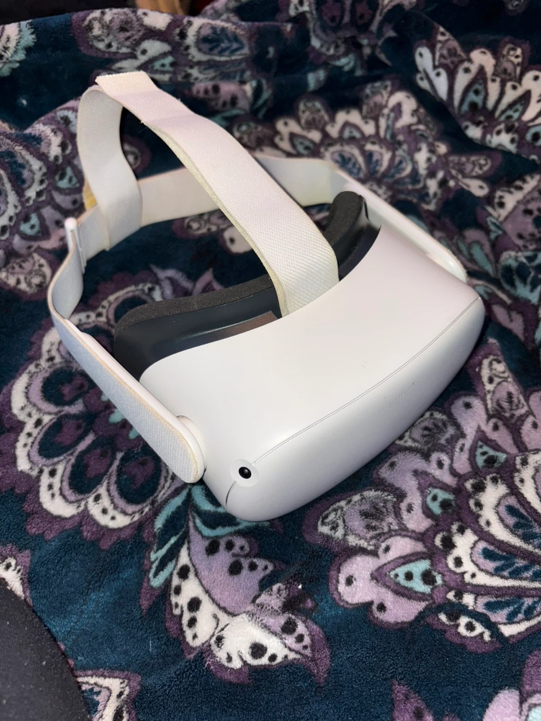 Meta Quest 2 VR Headset with Controllers - photo 2