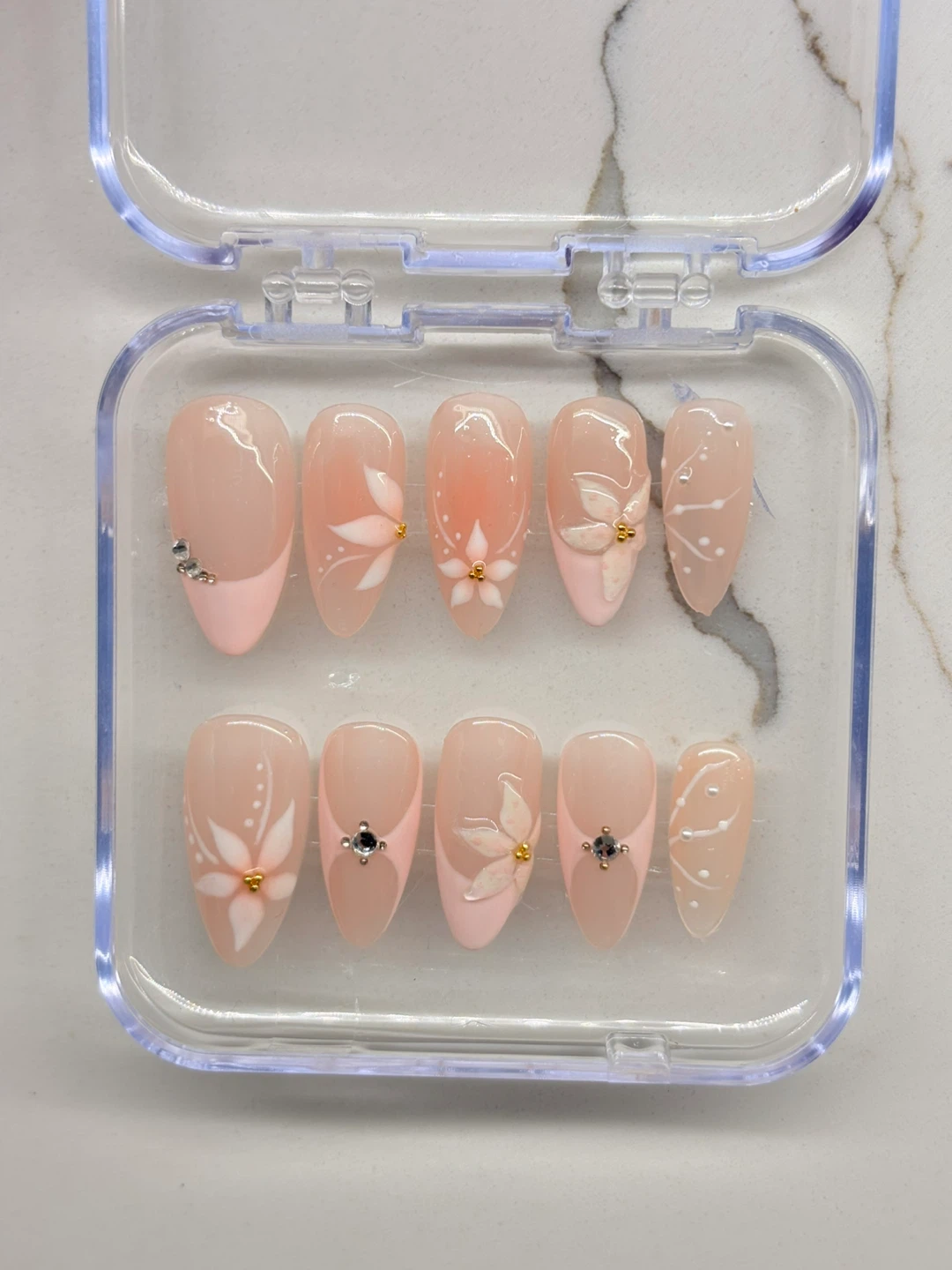 Handmade Press-On Nails with Floral Design 🌸