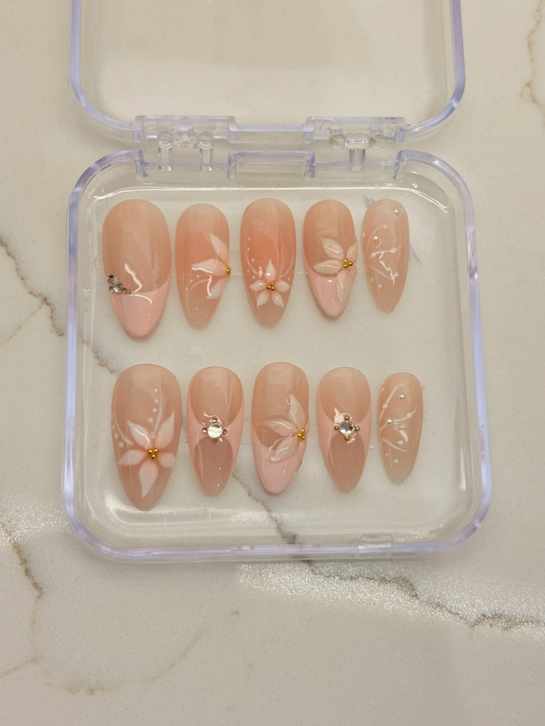 Handmade Press-On Nails with Floral Design 🌸 - photo 2