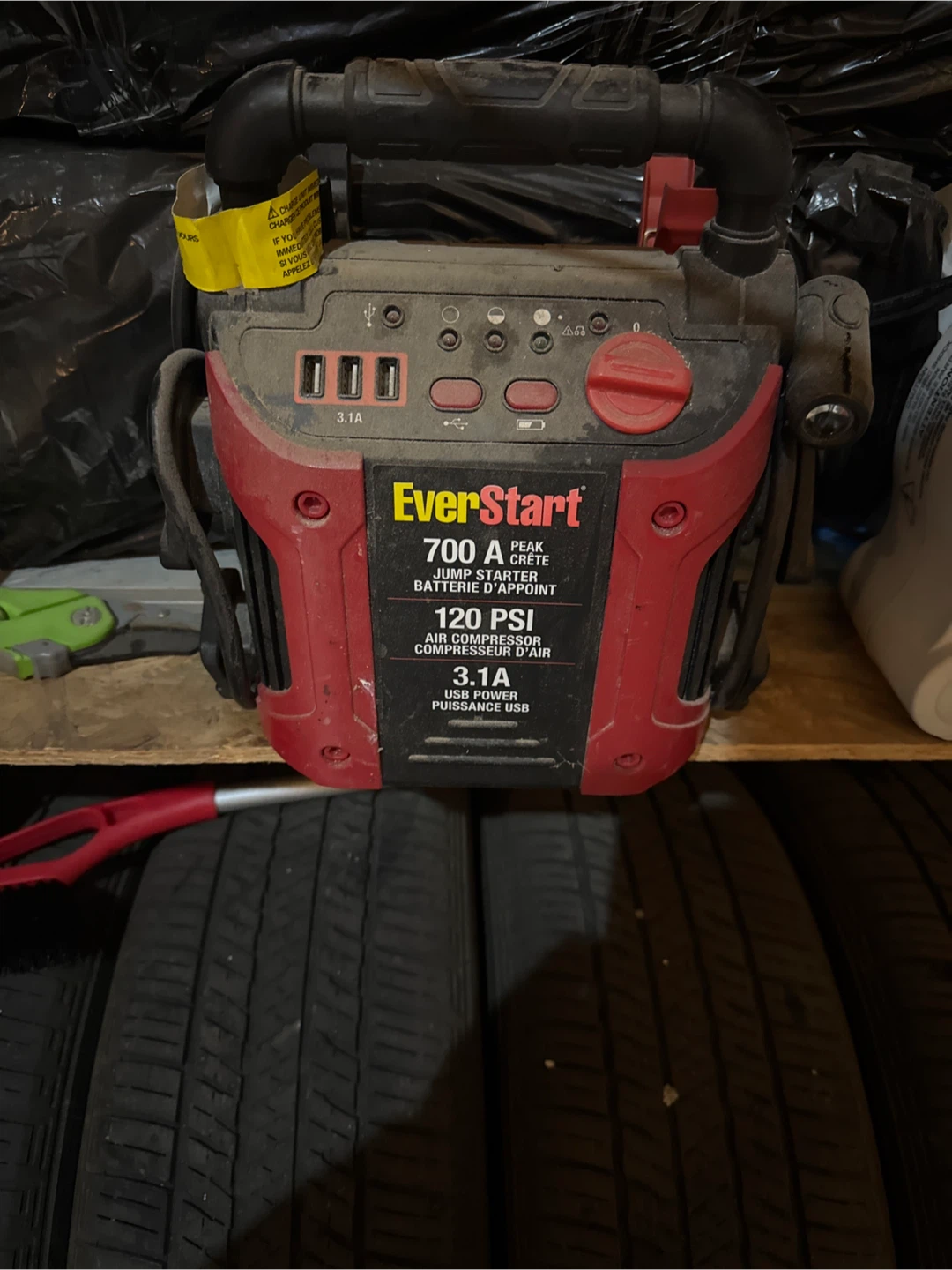 EverStart 700 Peak Amp Jump Starter & Air Compressor