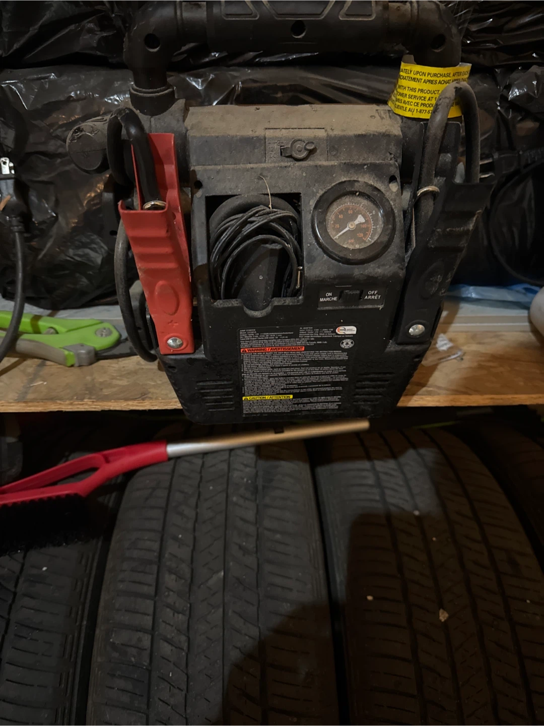 EverStart 700 Peak Amp Jump Starter & Air Compressor - photo 2