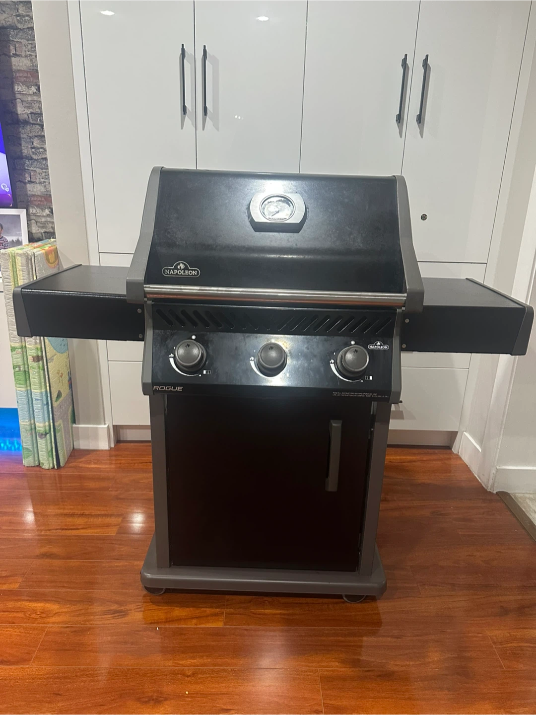 Napoleon Rogue BBQ (FREE DELIVERY)