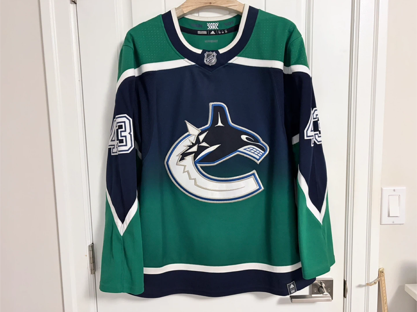 Authentic Adidas Canucks Hughes Retro 1.0 Sprite Jersey 52 Large - photo 4