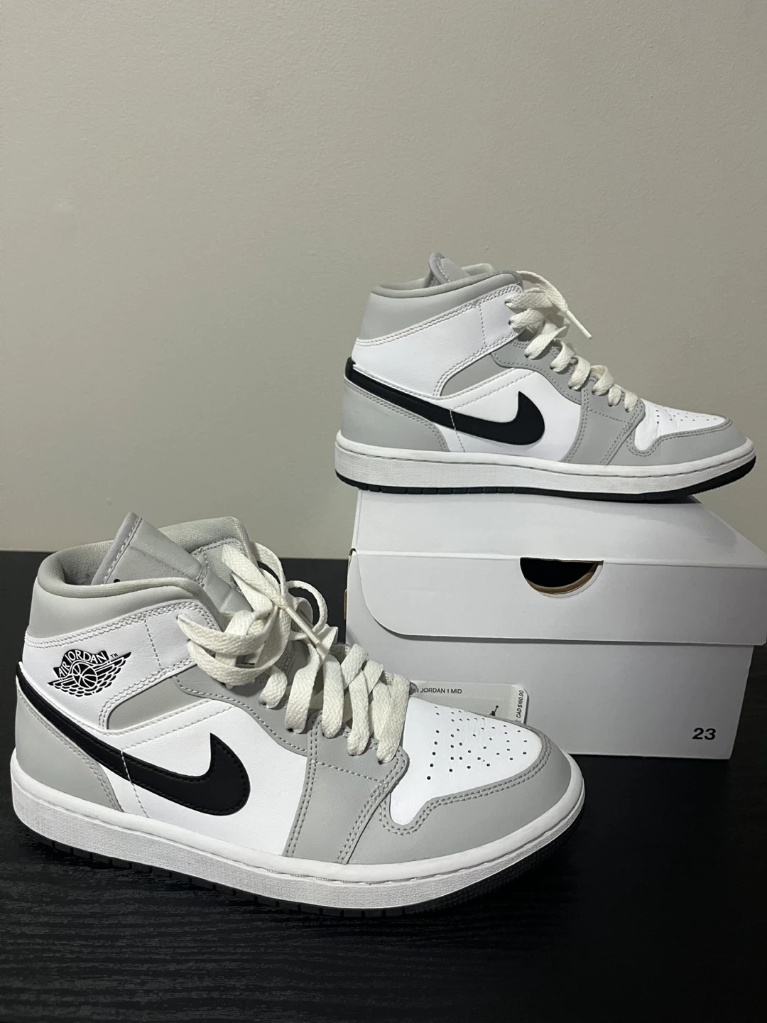 Air Jordan 1 Mid Women's Size 7.5