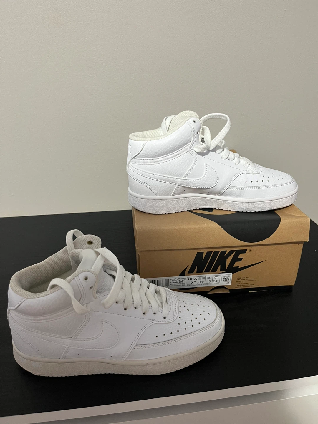 Nike W Air Jordan 1 Zoom Air CMFT Mid Top Sneakers