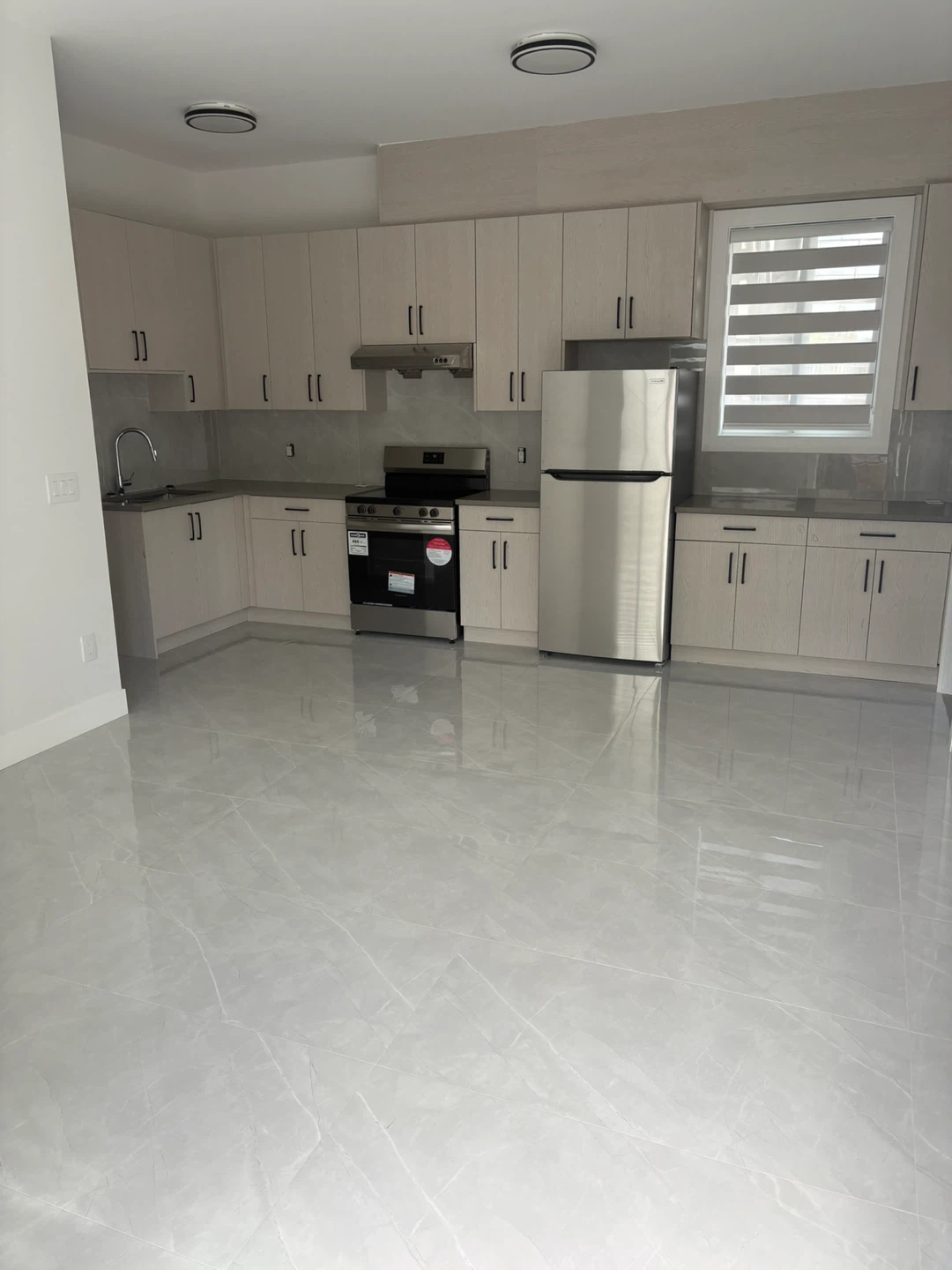 2 bedroom and 1 bathroom basement for rent - photo 5