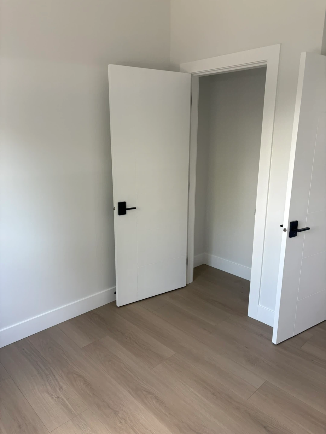 2 bedroom and 1 bathroom basement for rent - photo 4