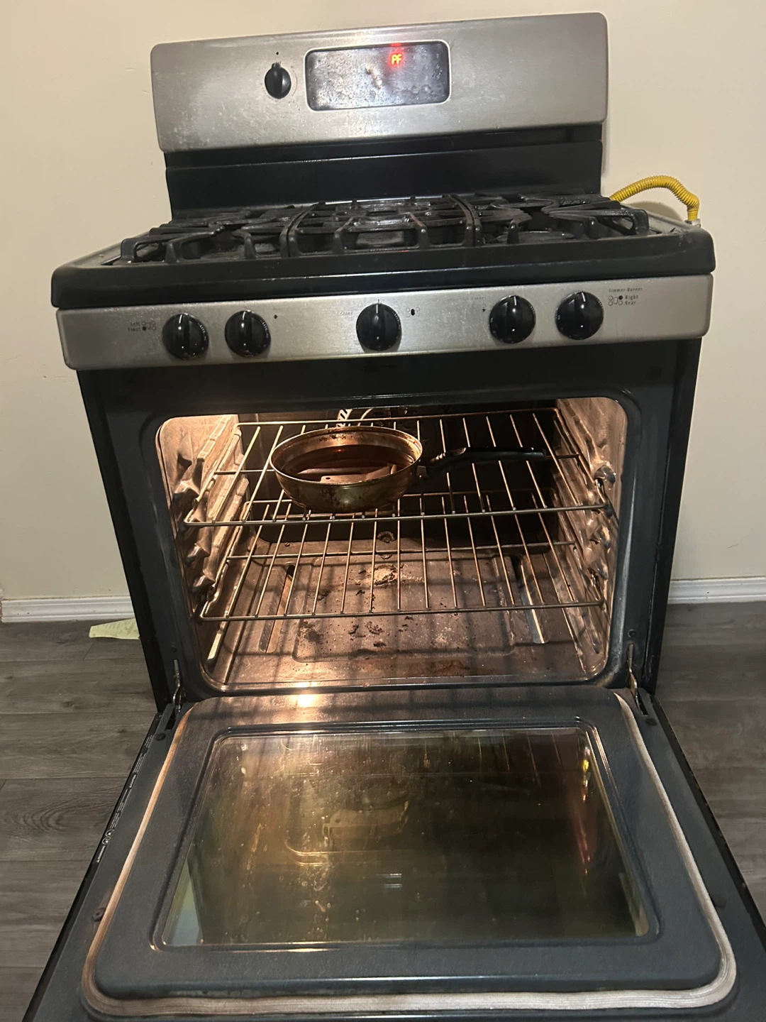 Frigidaire Gas Range Oven - photo 2