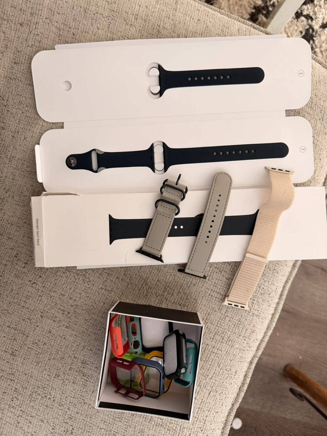 40mm Apple Watch with Multiple Bands and Cases - photo 3