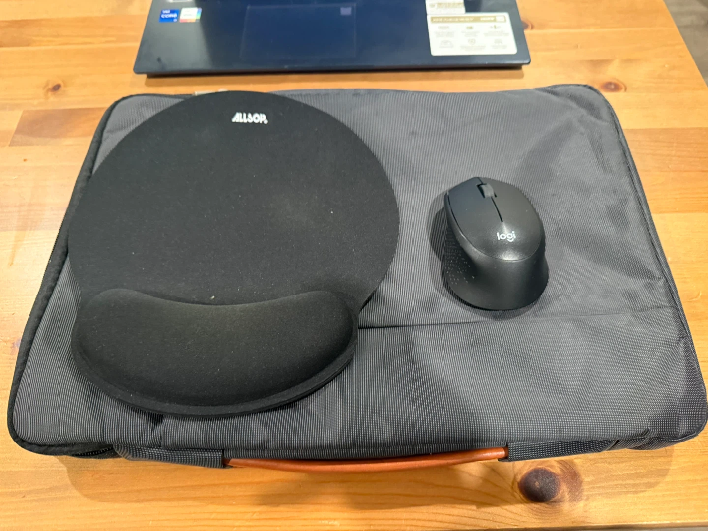 ASUS Vivobook 15inch Intel i7, 16GB RAM, 1TB SSD, mouse, bag - photo 3