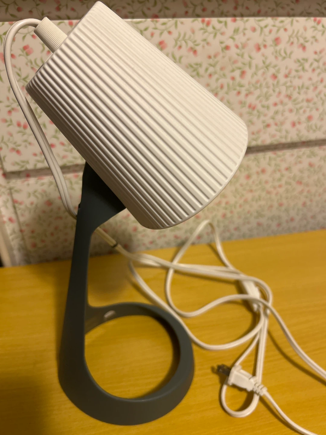 White Ribbed Desk Lamp - photo 3