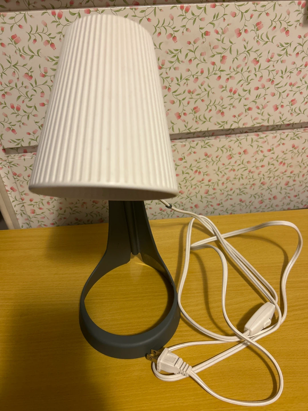 White Ribbed Desk Lamp - photo 2