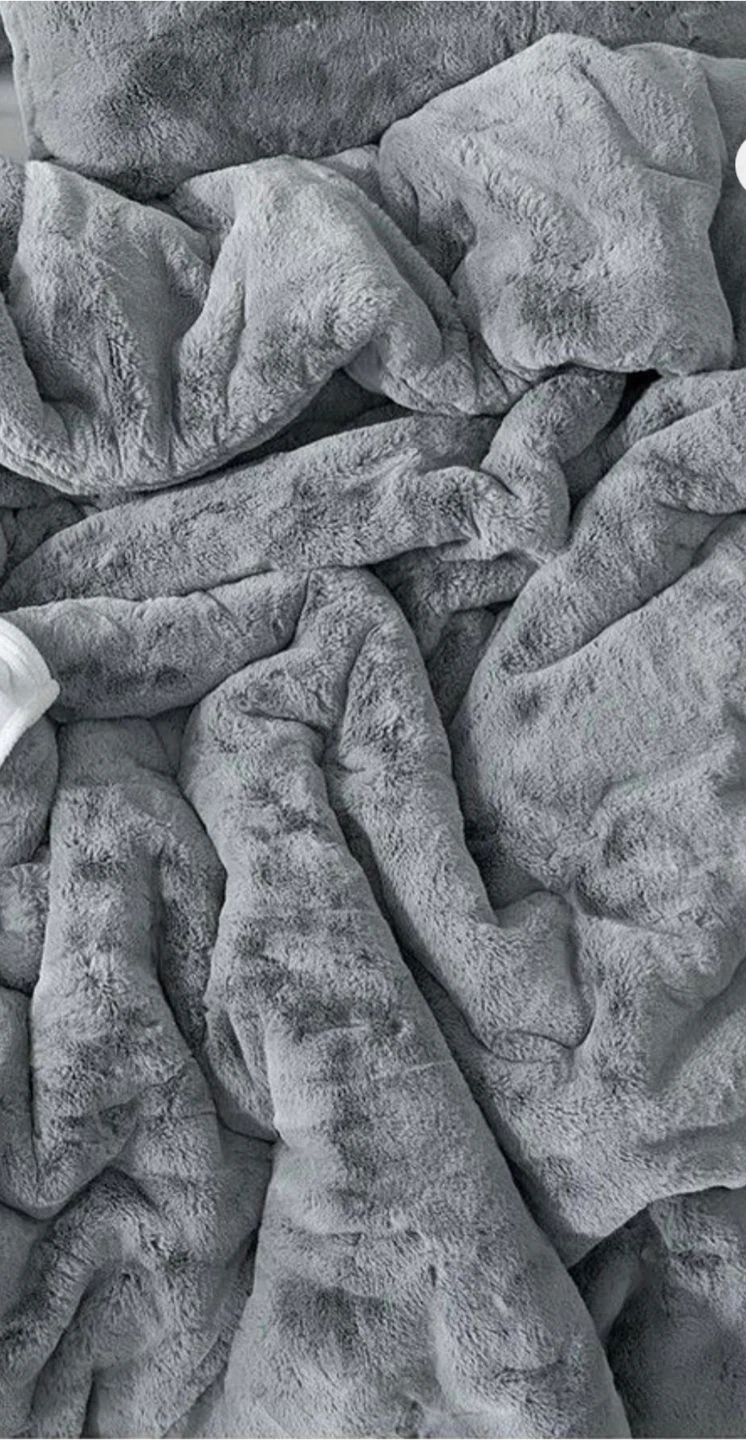 Grey Faux Fur Comforter Set - photo 2