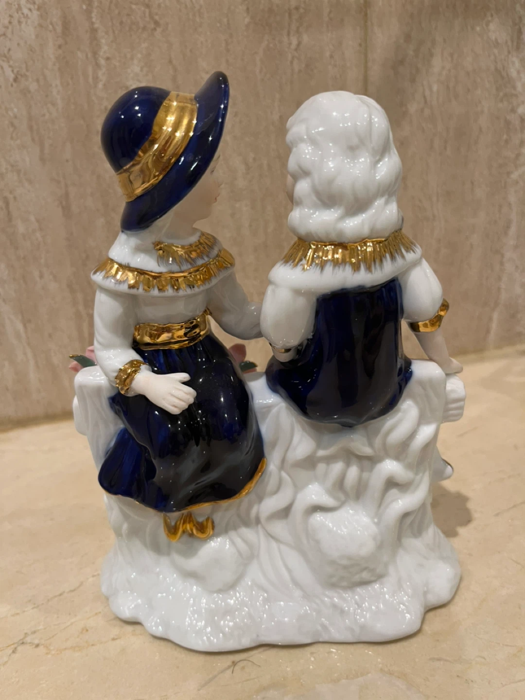 Porcelain Figurine - Two Children - photo 2