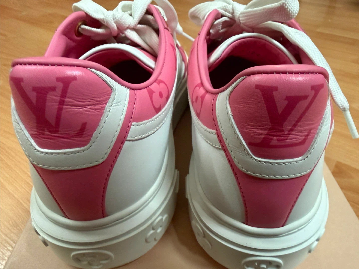 LOUIS VUITTON Time Out Sneakers 'White and Pink Monogram' - photo 4