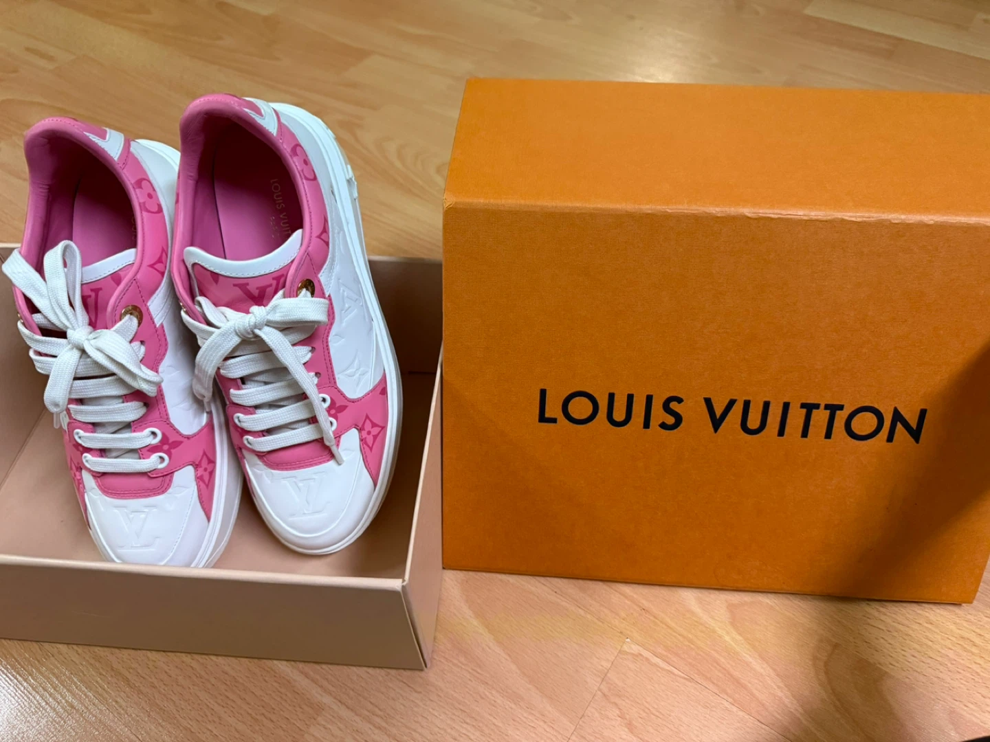 LOUIS VUITTON Time Out Sneakers 'White and Pink Monogram' - photo 3
