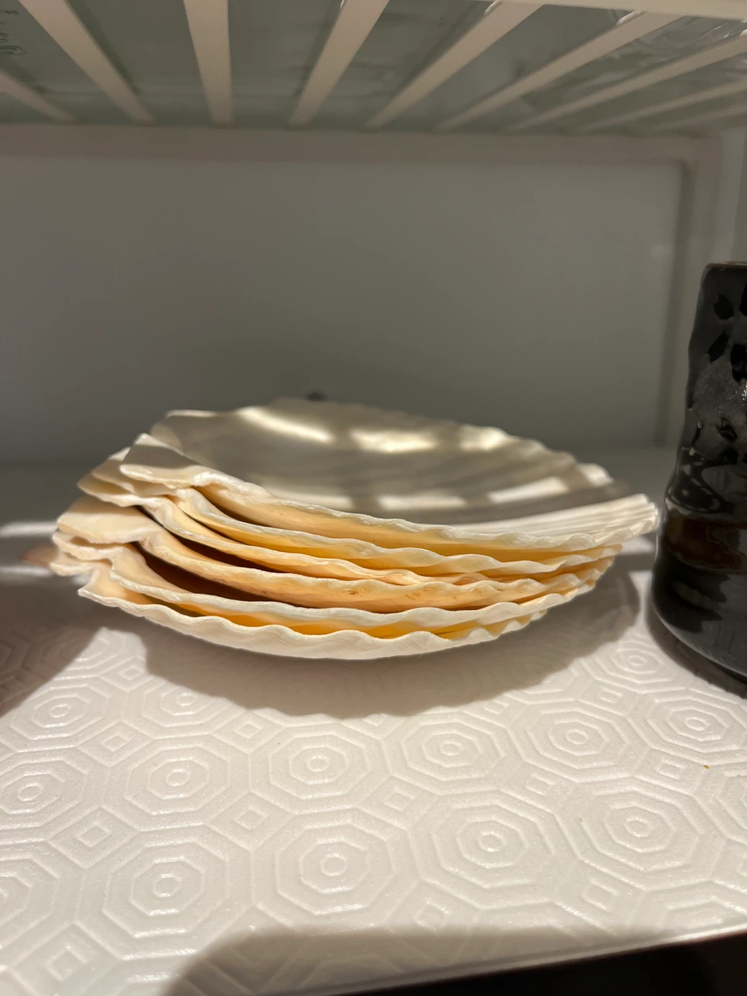 FREE - Miscellaneous kitchen and decor items - photo 3