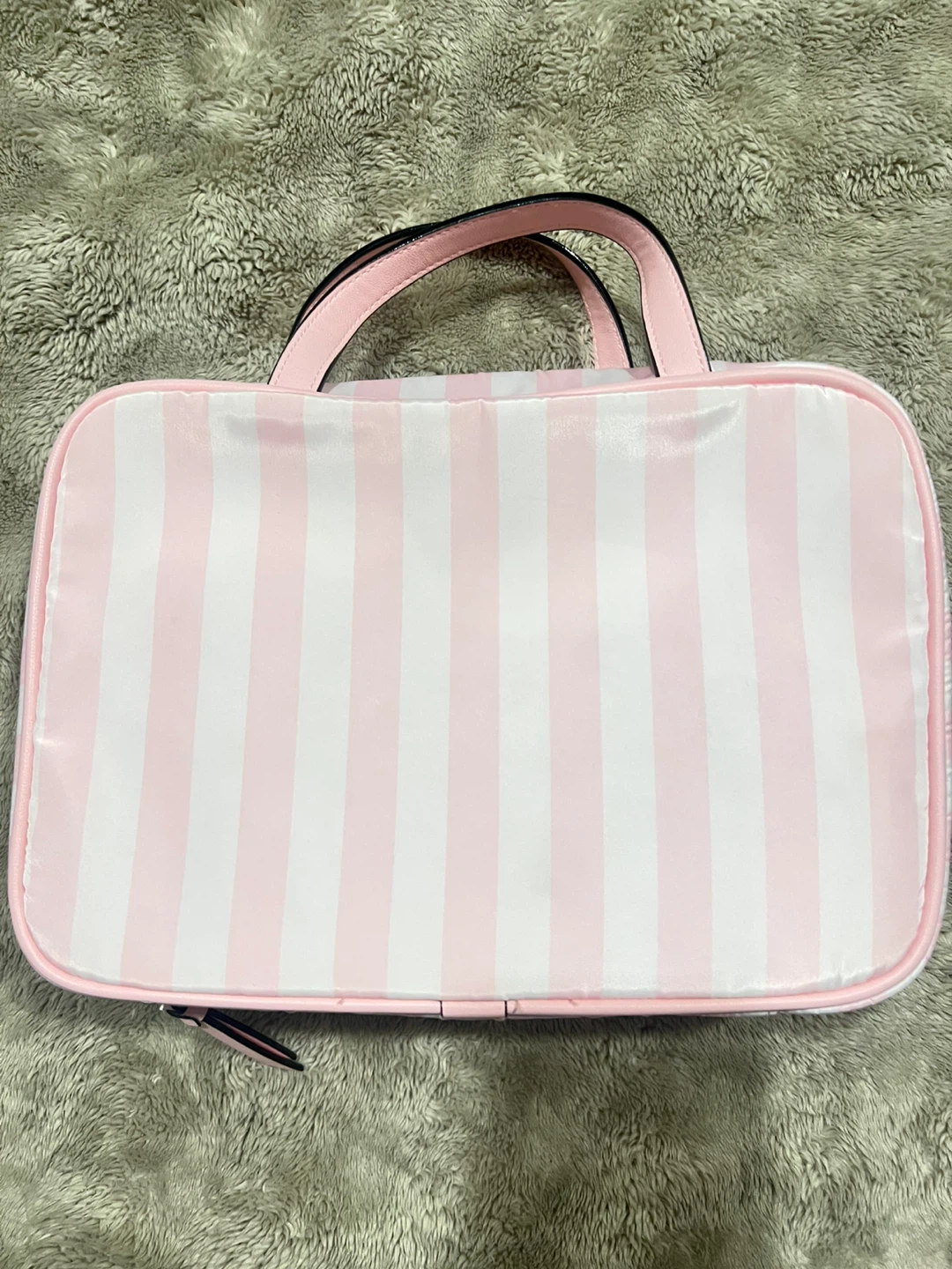 Victoria’s Secret travel toiletry bag - photo 2