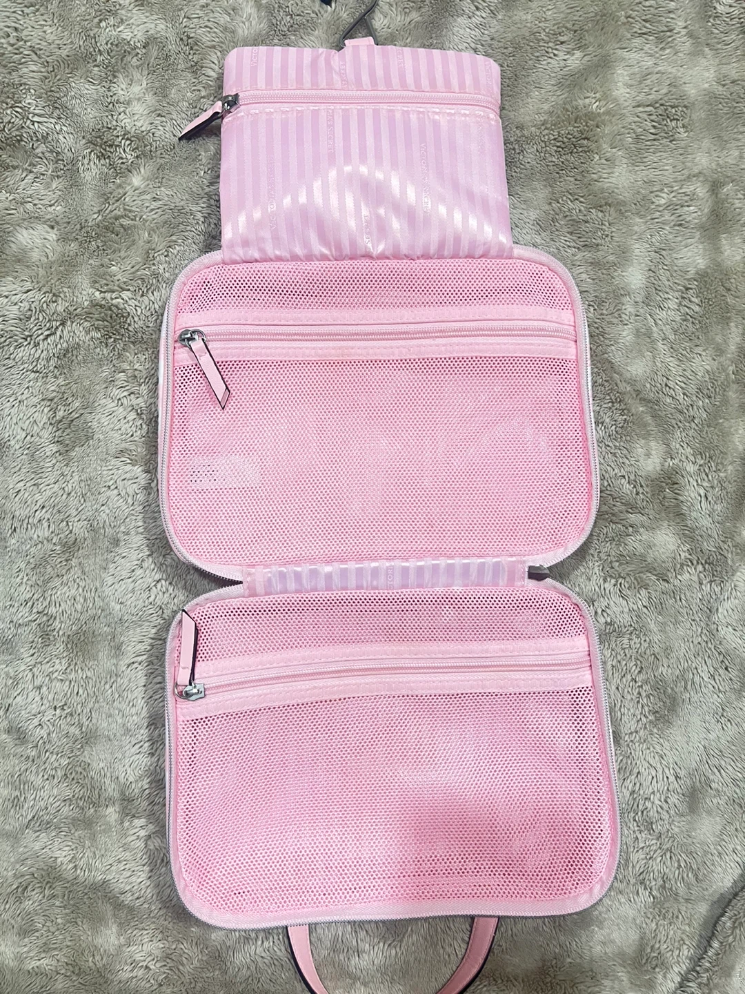 Victoria’s Secret travel toiletry bag - photo 3