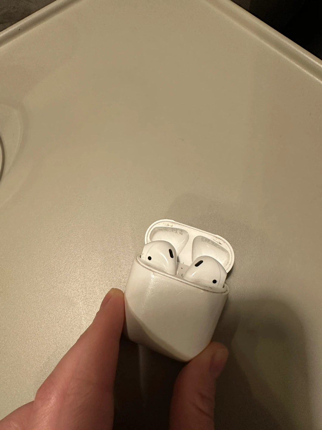 Apple AirPods 2nd Generation with Charging Case - photo 2
